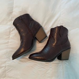 NWOT Booties